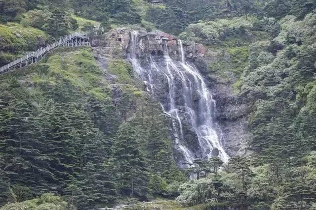中央企业全力做好云南昭通山体滑坡救援保供